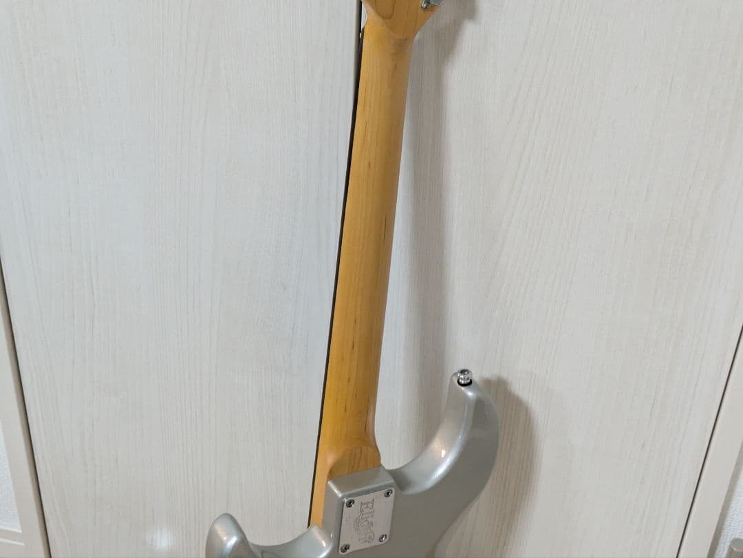 Elioth No.S305 シルバーエレキギター　ソフトケース+付属品付