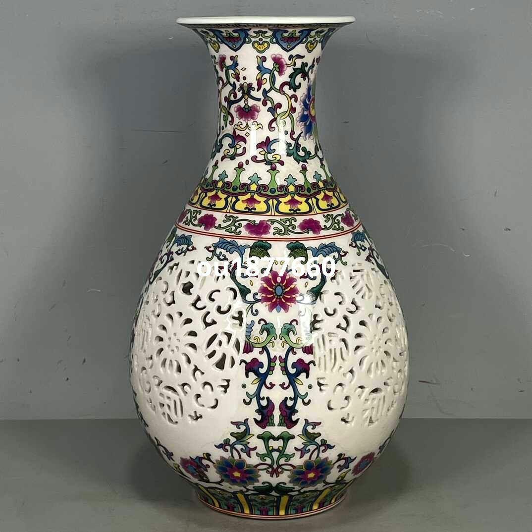 五色花紋透かし彫り美術品 置物 景徳鎮 陶磁器 装飾品現代 工芸品