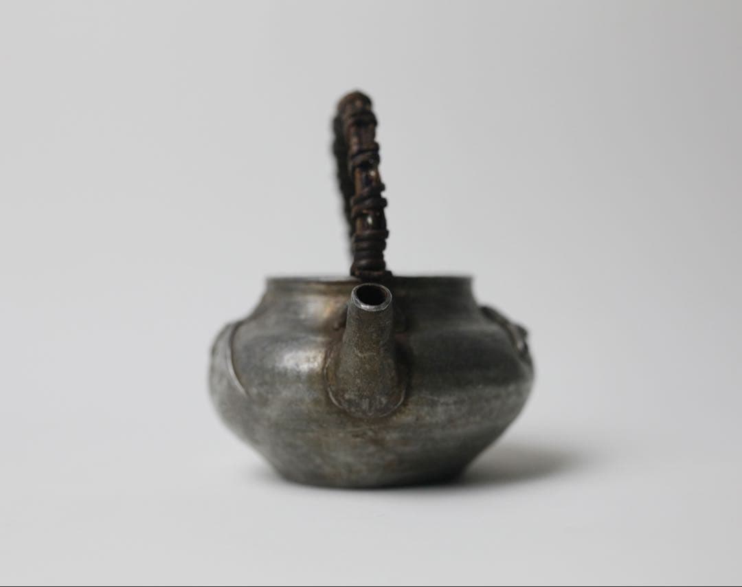 時代 古錫製 銘あり 香山？ 急須 霊知と蘭 細工 茶器 茶道具